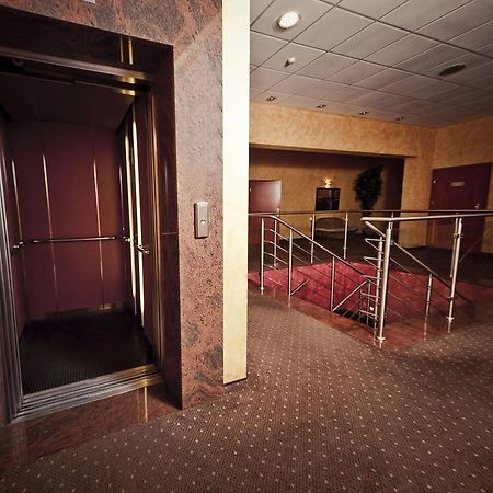 Hotel Wityng Ślesin Екстериор снимка