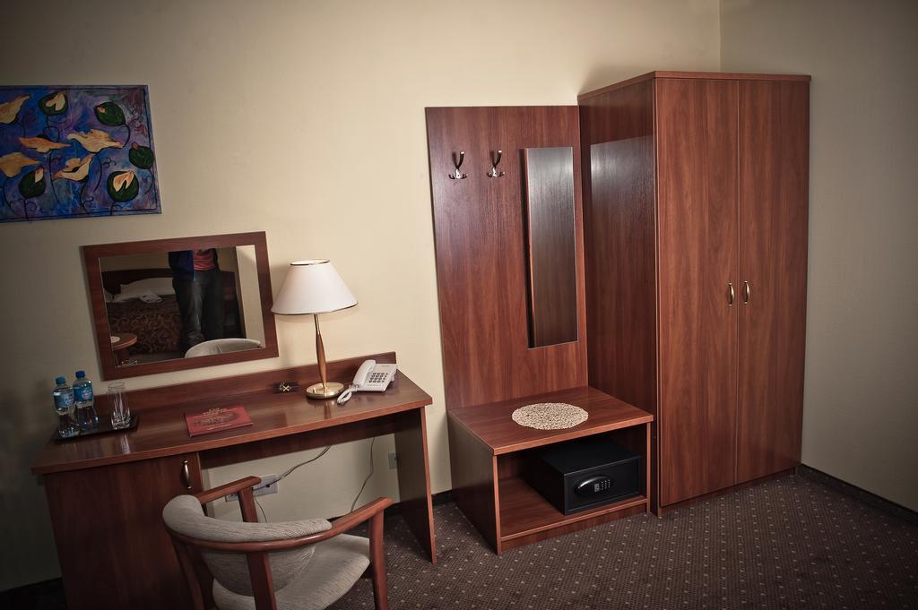 Hotel Wityng Ślesin Стая снимка