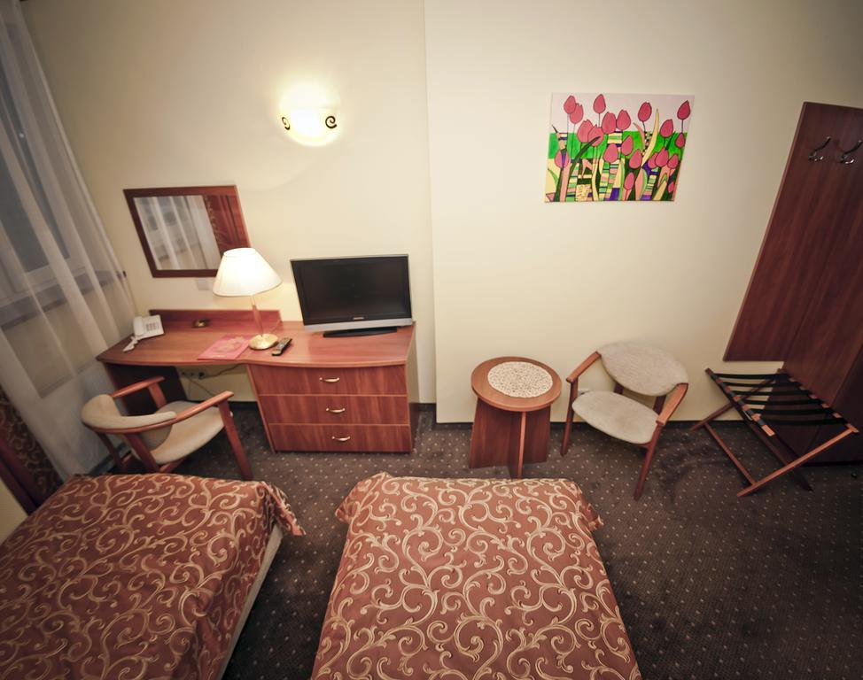 Hotel Wityng Ślesin Стая снимка