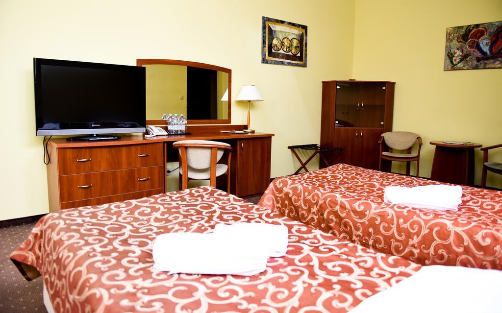 Hotel Wityng Ślesin Стая снимка