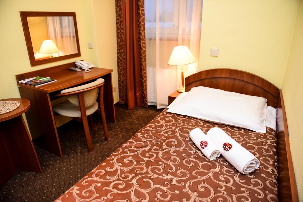 Hotel Wityng Ślesin Стая снимка