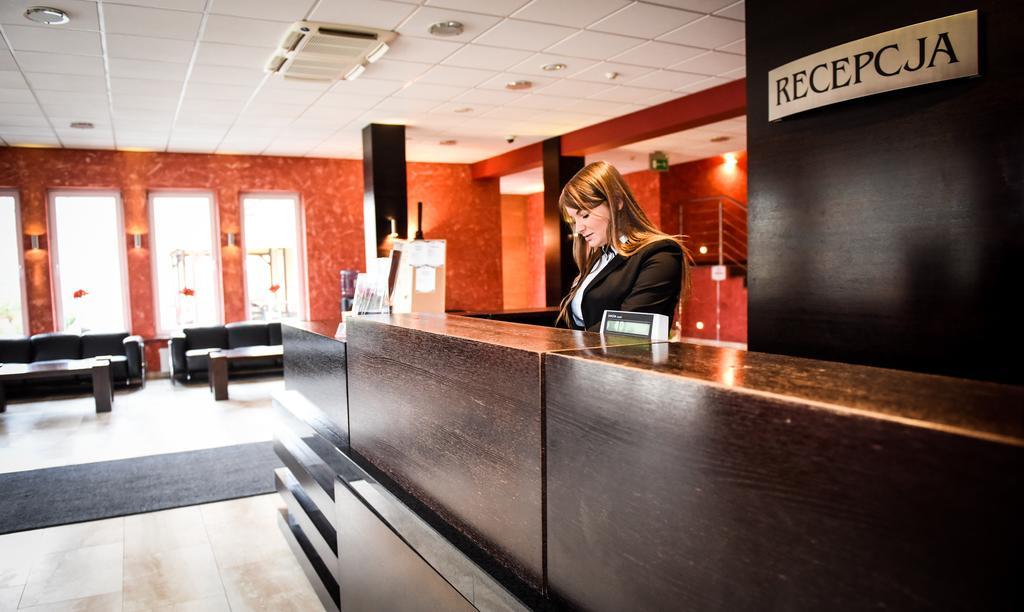 Hotel Wityng Ślesin Екстериор снимка