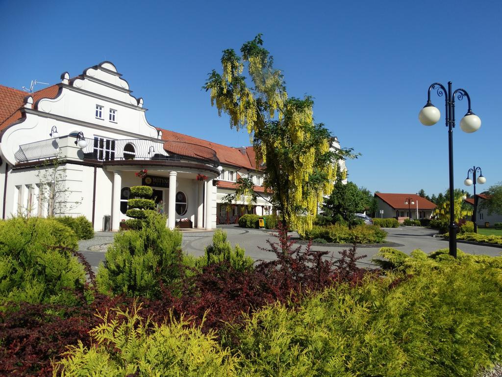 Hotel Wityng Ślesin Екстериор снимка
