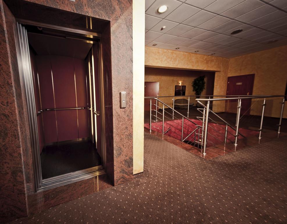 Hotel Wityng Ślesin Екстериор снимка